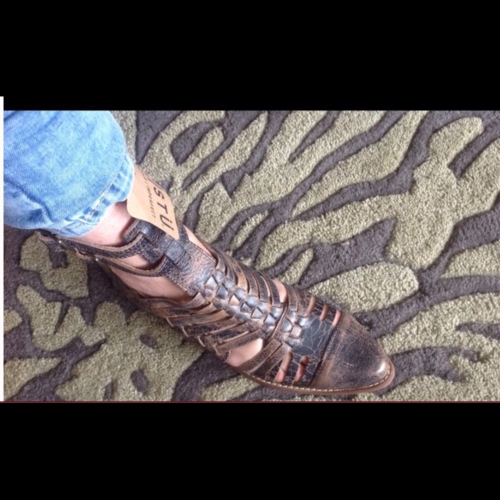 LOWERED PRICE!! New in box Bedstu sandals